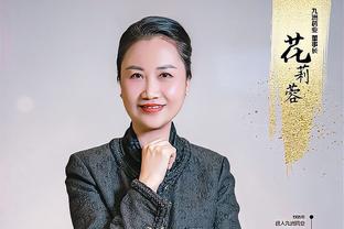 ?刀在手！2K美女主播瑞秋与男友罗伯森共度圣诞节